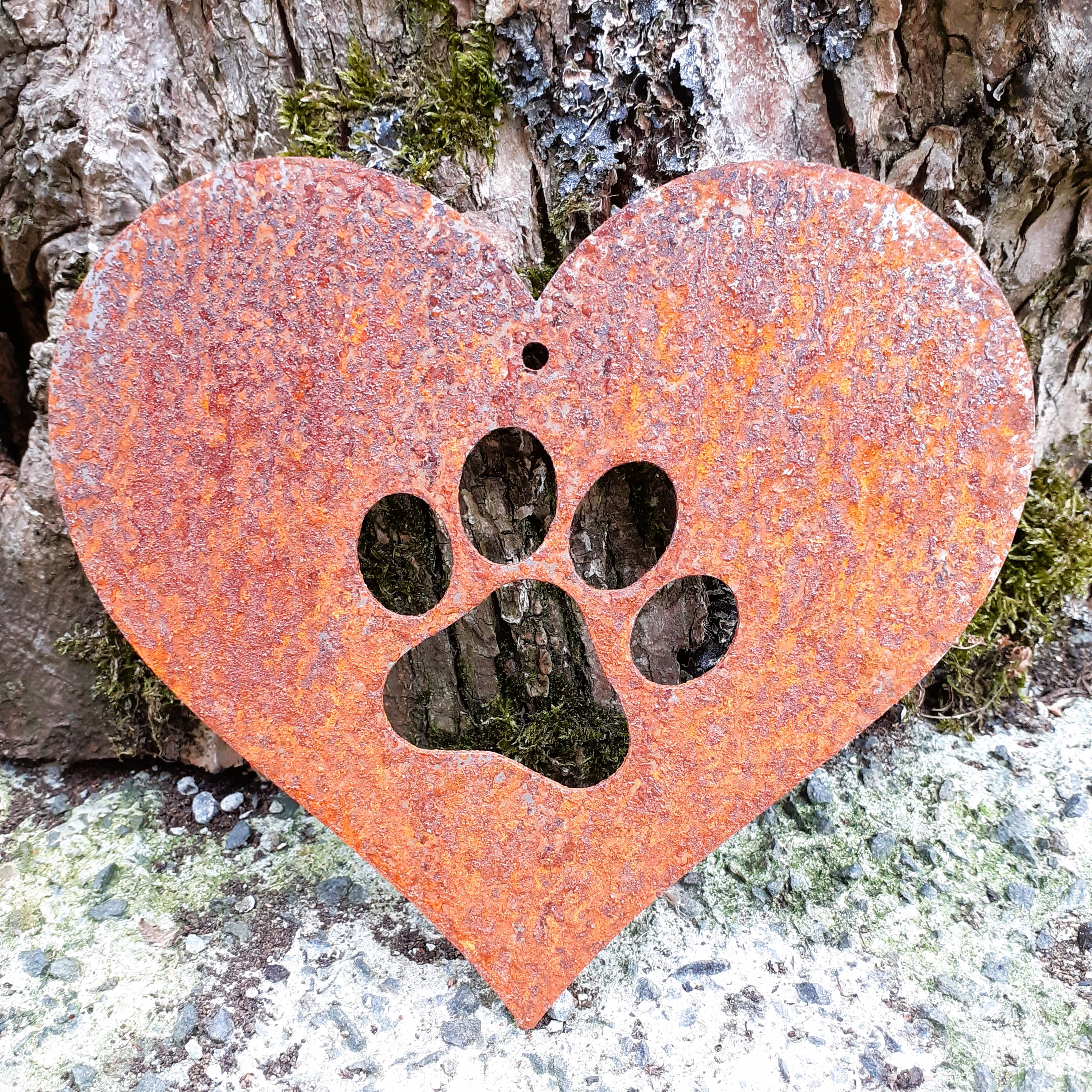 Metal love heart with paw print garden decoration / steel heart and pet paw print hanging decoration / rustic rusted metal garden gift