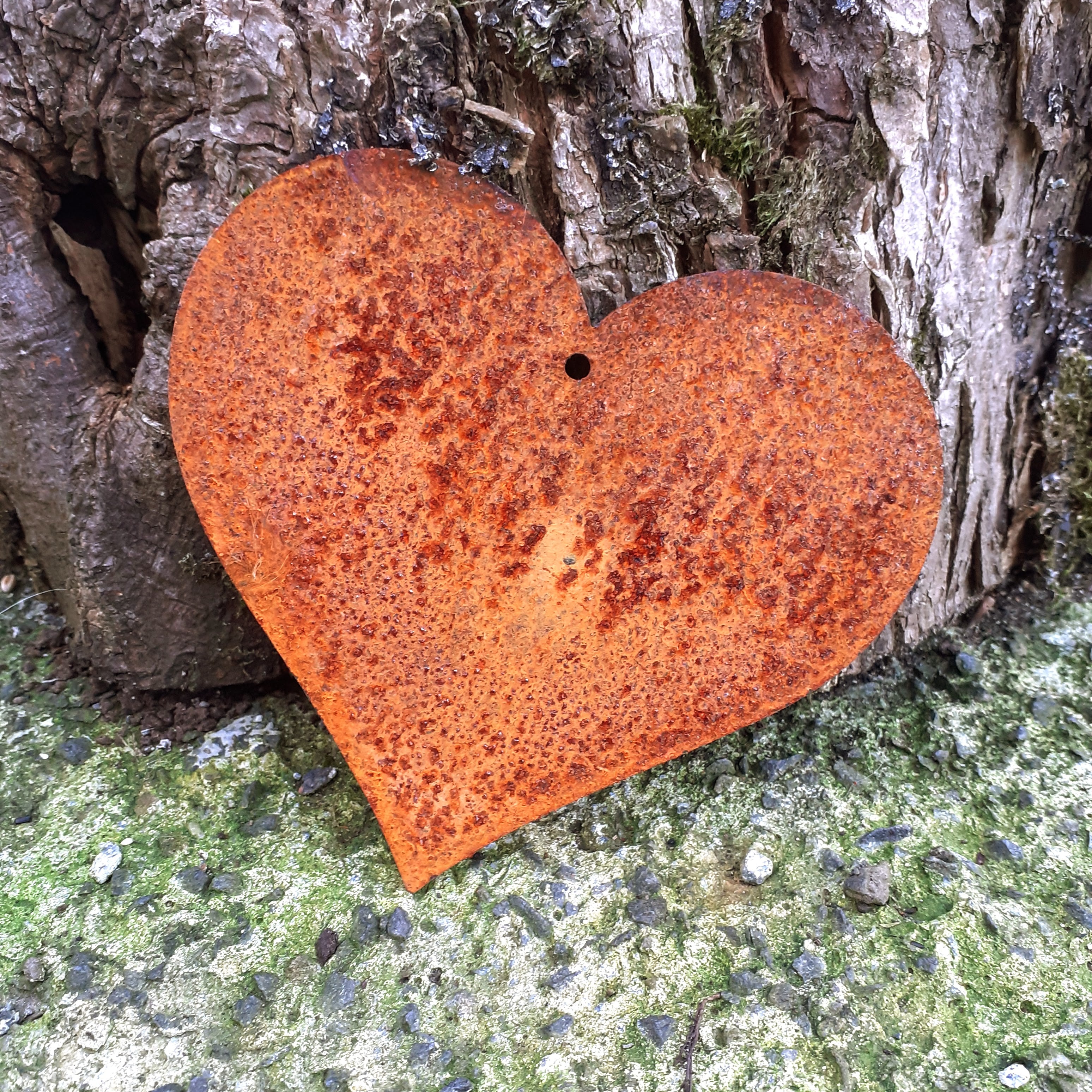 Metal heart outdoor decoration / steel heart / rusted metal garden gift