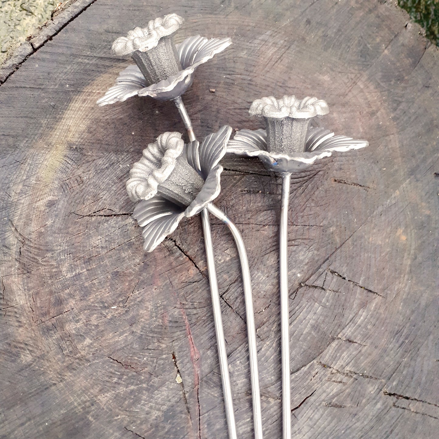 Metal daffodil sculpture outdoor art decorations perfect gift for garden and patio