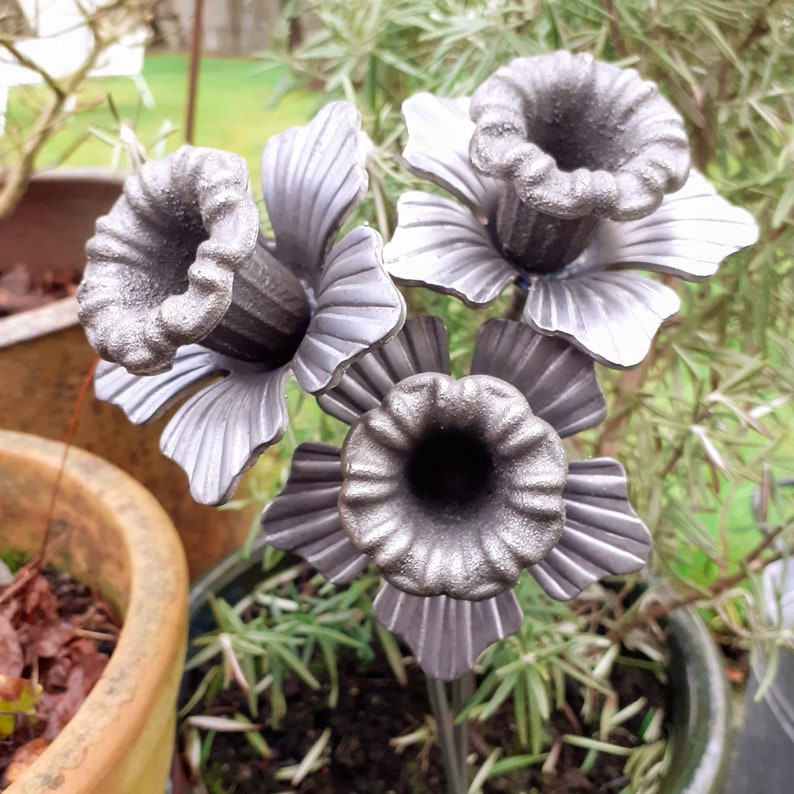 Metal daffodil sculpture outdoor art decorations perfect gift for garden and patio